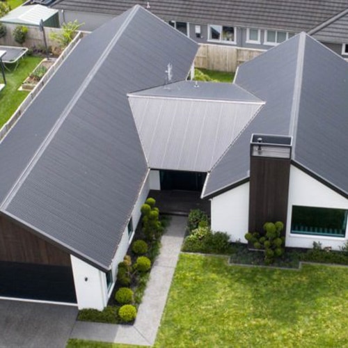 Long run roofing on NZ home
